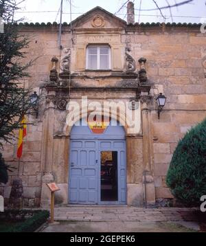 AUSSENANSICHT - PALACIO RENACENTISTA - S XVI - ACTUALMENTE CUARTEL DE LA GUARDIA CIVIL. AUTOR: GIL DE HONTAÑON (GRÖSSER). Lage: PALACIO SALINAS. Torrelaguna. MADRID. SPANIEN. Stockfoto