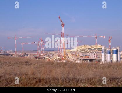 OBRAS DE LA NUEUTA TERMINAL DEL AEROPUERTO - 2001. AUTOR: ANTONIO LAMELA / RICHARDROGER. LAGE: AEROPUERTO DE BARAJAS. MADRID. SPANIEN. Stockfoto