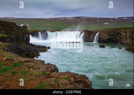 Godafoss Wasserfall in Island, einer der berühmtesten isländischen Wasserfälle. Stockfoto