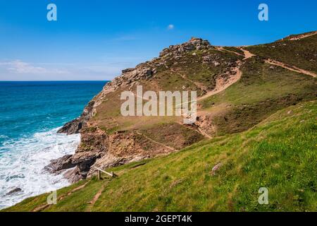 Landzunge nördlich von Chapel Porth, in der Nähe von St. Agnes, Cornwall, Großbritannien. Stockfoto