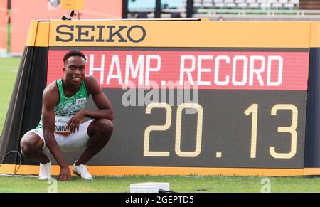 Nairobi, Kenia. August 2021. Udodi Chudi Onwuzurike aus Nigeria posiert nach dem 200-m-Halbfinale der Männer bei den Leichtathletik-U20-Weltmeisterschaften 2021 in Nairobi, Kenia, 20. August 2021. Quelle: Dong Jianghui/Xinhua/Alamy Live News Stockfoto