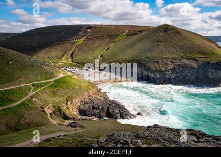 Chapel Porth ist ein kleiner Strand unter der Leitung des National Trust, in der Nähe von St. Agnes, Cornwall, England, Großbritannien. Stockfoto