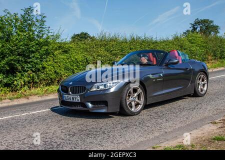 2014 grauer BMW Z4 SDrive201 Sport Cabrio 6-Gang Schaltgetriebe 1997cc Roadster auf dem Weg zur Capesthorne Hall Classic July Car Show, Ceshire, UK Stockfoto