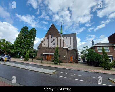 Reformierte Kirche namens Zijdekerk in der Altstadt von Boskoop in den Niederlanden Stockfoto