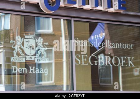 Segbroek Bezirksbüro in Valkenboslaan in Den Haag mit Polizeiwache und Bibliothek in den Niederlanden Stockfoto