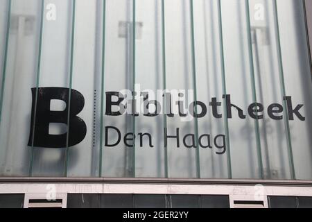 Segbroek Bezirksbüro in Valkenboslaan in Den Haag mit Polizeiwache und Bibliothek in den Niederlanden Stockfoto