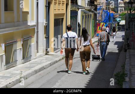 Menschen auf den Straßen von Plaka, dem traditionellen Viertel von Athen in Griechenland, Mai 6 2020. Stockfoto