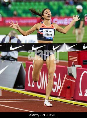 Eugene, USA. August 2021. 20. August 2021 Eugene ODER USA: Rebecca Mehra gewinnt die Damen 1500 Meter während der Nike Prefontaine Classic Night Session im Hayward Field Eugene, ODER Thurman James/CSM Credit: CAL Sport Media/Alamy Live News Stockfoto