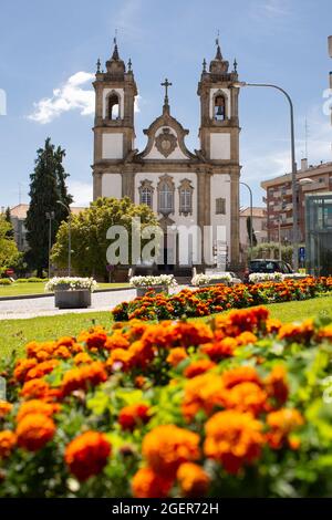 Viseu, Portugal - 31. Juli 2021: Die Kirche von Nossa Senhora do Carmo wurde am Ende der Sch XVII, im Barockstil. Stockfoto