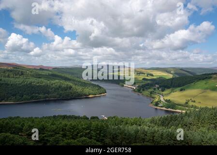Ladybower Stausee von Bamford Moor im Peak District Nationalpark, Derbyshire, England. Stockfoto