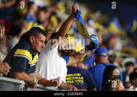 Frosinone, Italien. August 2021. Fans von Frosinone während des Fußballspiels der italienischen Meisterschaft Serie B BKT zwischen Frosinone Calcio und Parma Calcio am 20. August 2021 im Benito Stirpe-Stadion in Frosinone, Italien - Foto Federico Proietti / DPPI Credit: DPPI Media/Alamy Live News Stockfoto