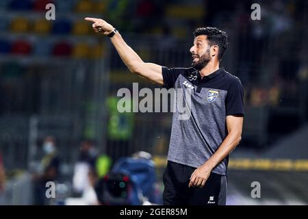 Frosinone, Italien. August 2021. Fabio Grosso, Cheftrainer von Frosinone, zeigt während des Fußballspiels der italienischen Meisterschaft Serie B BKT zwischen Frosinone Calcio und Parma Calcio am 20. August 2021 im Benito Stirpe-Stadion in Frosinone, Italien - Foto Federico Proietti / DPPI Credit: DPPI Media/Alamy Live News Stockfoto