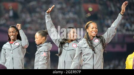 Sanya Richards-Ross, Deedee Trotter, Francena McCorory und Allyson Felix gewinnen Gold in der 400-Meter-Staffel der Frauen in der letzten Leichtathletik-Nacht bei Olympi Stockfoto