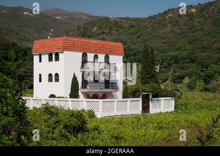 Ein modernes Landhaus in der Nähe von Mui wo, Lantau Island, Hongkong Stockfoto