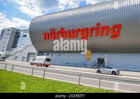 Nurburg, Deutschland - 20. August 2015. Straße zum Nürburgring. Stockfoto