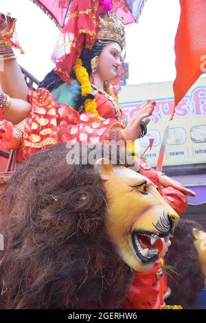 09-10-2019, Dewas, Madhya Pradesh, Indien. Hintergrund Durga Puja Festival und Tableau. Skulptur der hinduistischen Göttin Durga. Stockfoto