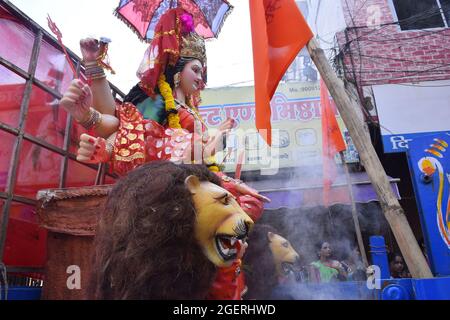 09-10-2019, Dewas, Madhya Pradesh, Indien. Hintergrund Durga Puja Festival und Tableau. Skulptur der hinduistischen Göttin Durga. Stockfoto