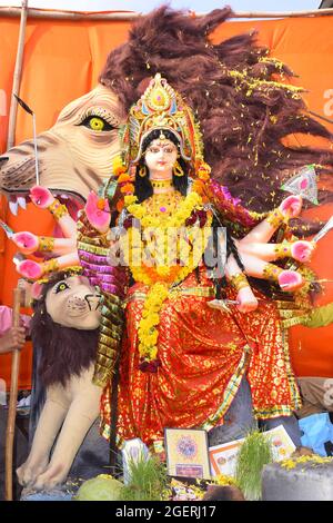 09-10-2019, Dewas, Madhya Pradesh, Indien. Hintergrund Durga Puja Festival und Tableau. Skulptur der hinduistischen Göttin Durga. Stockfoto