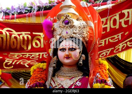 09-10-2019, Dewas, Madhya Pradesh, Indien. Hintergrund Durga Puja Festival und Tableau. Skulptur der hinduistischen Göttin Durga. Stockfoto