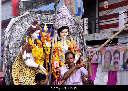 09-10-2019, Dewas, Madhya Pradesh, Indien. Hintergrund Durga Puja Festival und Tableau. Skulptur der hinduistischen Göttin Durga. Stockfoto