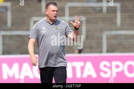 Dortmund, Deutschland. 21. Aug, 2021. firo: 21.08.2021 Fuvuball: Fußball: 3. Bundesliga-Saison 2021/22 BVB; Borussia Dortmund U23 - 1. FC Saarbrvºcken, Saarbrücken FCS-Trainer Uwe Koschinat. Kredit: dpa/Alamy Live Nachrichten Stockfoto