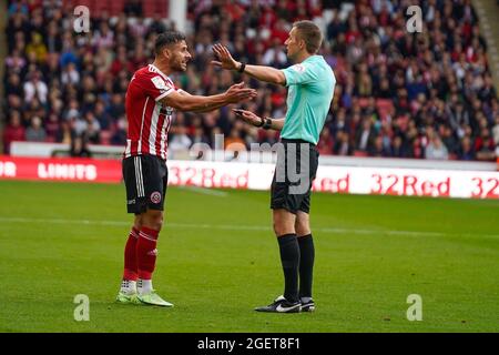 SHEFFIELD, GROSSBRITANNIEN. 21. AUGUST George Baldock von Sheffield United reagiert während des Sky Bet Championship-Spiels zwischen Sheffield United und Huddersfield Town in der Bramall Lane, Sheffield, am Samstag, 21. August 2021. (Kredit: Ioannis Alexopoulos | MI Nachrichten) Kredit: MI Nachrichten & Sport /Alamy Live Nachrichten Stockfoto