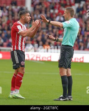 SHEFFIELD, GROSSBRITANNIEN. 21. AUGUST George Baldock von Sheffield United reagiert während des Sky Bet Championship-Spiels zwischen Sheffield United und Huddersfield Town in der Bramall Lane, Sheffield, am Samstag, 21. August 2021. (Kredit: Ioannis Alexopoulos | MI Nachrichten) Kredit: MI Nachrichten & Sport /Alamy Live Nachrichten Stockfoto