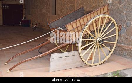 Alte Wagen von Ochsen in Katalonien Spanien gezogen Stockfoto