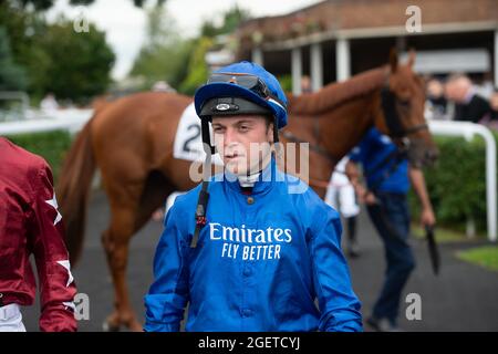 Sunbury-on-Thames, Middlesex, Großbritannien. August 2021. Jockey Ray Dawson Gewinner des Unibet New Instant Roulette Novice Stakes (Klasse 5). Quelle: Maureen McLean/Alamy Stockfoto