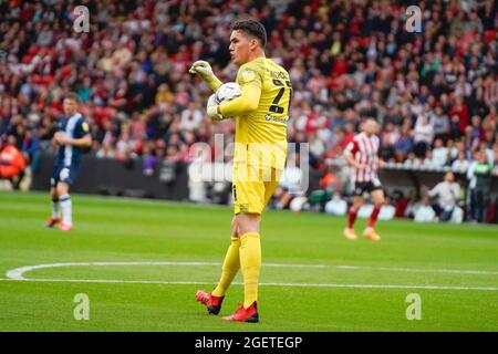 SHEFFIELD, GROSSBRITANNIEN. 21. AUGUST Lee Nichols von Huddersfield Town reagiert während des Sky Bet Championship-Spiels zwischen Sheffield United und Huddersfield Town in der Bramall Lane, Sheffield, am Samstag, 21. August 2021. (Kredit: Ioannis Alexopoulos | MI Nachrichten) Kredit: MI Nachrichten & Sport /Alamy Live Nachrichten Stockfoto