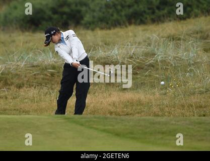 Die südkoreanische sei Young Kim spielt ihren zweiten Schuss am 2., am dritten Tag der AIG Women's Open in Carnoustie. Bilddatum: Samstag, 21. August 2021. Siehe PA Geschichte GOLF Frauen. Bildnachweis sollte lauten: Ian Rutherford/PA Wire. EINSCHRÄNKUNGEN: Die Nutzung unterliegt Einschränkungen. Nur redaktionelle Verwendung, keine kommerzielle Nutzung ohne vorherige Zustimmung des Rechteinhabers. Stockfoto