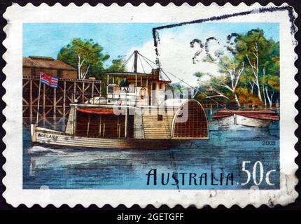 AUSTRALIEN - UM 2003: Eine in Australien gedruckte Marke zeigt Adelaide, Murray River Vessel, um 2003 Stockfoto