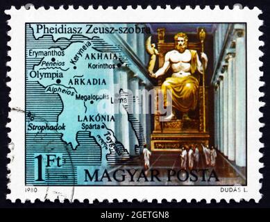 UNGARN - UM 1980: Eine in Ungarn gedruckte Briefmarke zeigt Zeus, von Phidias, Olympia, Sieben Weltwunder der Antike und Karte, um 1980 Stockfoto