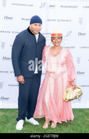 LL Cool J und Simone I. Smith besuchen Gabrielles Angel Foundation veranstaltet am 20. August 2021 die Angel Ball Summer Gala zu Ehren von Simone I. Smith & Maye Musk in Southampton, NY (Foto von David Warren /Sipa? USA) Credit: SIPA USA/Alamy Live News Stockfoto