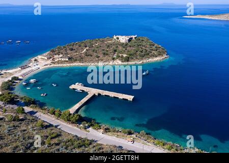 Luftaufnahme von Porto Palermo, aufgenommen mit Drohne, Südküste, Albanien, Europa Stockfoto