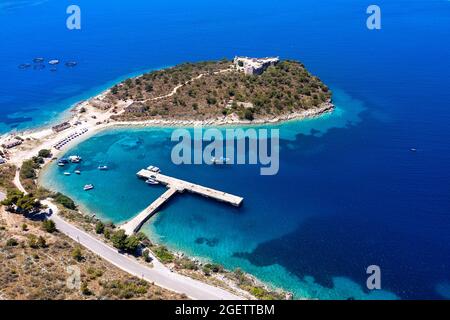 Luftaufnahme von Porto Palermo, aufgenommen mit Drohne, Südküste, Albanien, Europa Stockfoto