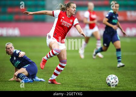 Moskau, Russland. August 2021. Noelle Maritz (Arsenal 16) wird während des UEFA Womens Champions League-Fußballspiels der 1. Runde zwischen Arsenal und PSV Eindhoven in der Sapsan Arena in Moskau, Russland, verschmutzt. Kredit: SPP Sport Pressefoto. /Alamy Live News Stockfoto