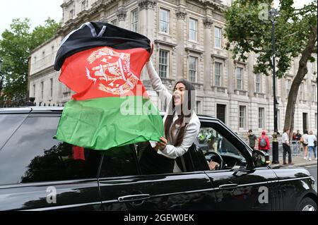 London, Großbritannien. 21. August 2021. Protest zur Unterstützung der afghanischen Bevölkerung in London. Tausende Demonstranten marschieren gegen die aktuellen Entwicklungen in Afghanistan und die Untätigkeit der Regierung. Quelle: Andrea Domeniconi/Alamy Live News Stockfoto