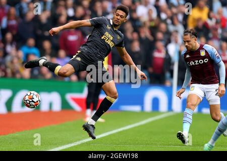 21. August 2021; Villa Park, Aston, Birmingham, West Midlands, England, Premier League Football, Aston Villa gegen Newcastle United; Joelinton von Newcastle United Stockfoto