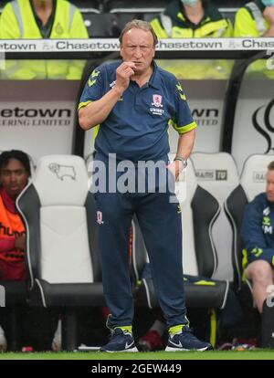 Derby, Großbritannien. August 2021. Midlesbrough-Manager Neil Warnock während des Sky Bet Championship-Spiels zwischen Derby County und Middlesbrough im iPro Stadium, Derby, England, am 21. August 2021. Foto von Andy Rowland. Quelle: Prime Media Images/Alamy Live News Stockfoto