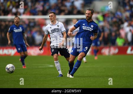 CARDIFF, GROSSBRITANNIEN. 21. AUGUST Sean Morrison aus Cardiff City während des Sky Bet Championship-Spiels zwischen Cardiff City und Millwall im Cardiff City Stadium, Cardiff am Samstag, 21. August 2021. (Kredit: Jeff Thomas | MI Nachrichten) Kredit: MI Nachrichten & Sport /Alamy Live Nachrichten Stockfoto