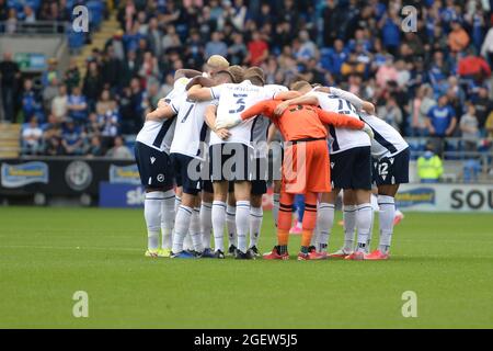 CARDIFF, GROSSBRITANNIEN. 21. AUGUST das Millwall-Team vor dem KO während des Sky Bet Championship-Spiels zwischen Cardiff City und Millwall im Cardiff City Stadium, Cardiff am Samstag, 21. August 2021. (Kredit: Jeff Thomas | MI Nachrichten) Kredit: MI Nachrichten & Sport /Alamy Live Nachrichten Stockfoto