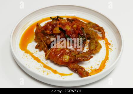 Süße Chilisauce glasiert knusprig gebratenes Huhn, asiatische Street Snack Stockfoto