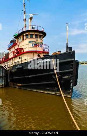 Der Schlepper Ludington diente in der D-Day-Invasion des Zweiten Weltkriegs in der Normandie und liegt jetzt im Harbor Park am Kewaunee River in Downtown, Kewaunee, W Stockfoto