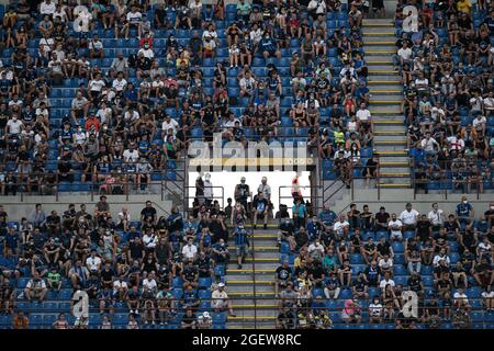 Mailand, Italien. 21. Aug, 2021. Unterstützer während der italienischen Fußball-Meisterschaft Serie A 2021-2022 Spiel Inter Mailand gegen Genua im San Siro Stadium Credit: Piero Cruciatti/Alamy Live News Stockfoto