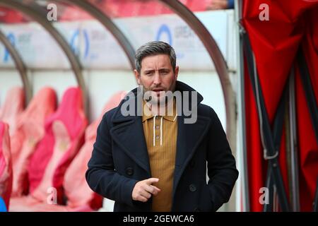 SUNDERLAND, GROSSBRITANNIEN. 21. AUGUST Sunderland Manager Lee Johnson während des Sky Bet League 1-Spiels zwischen Sunderland und AFC Wimbledon im Stadium of Light, Sunderland, am Samstag, 21. August 2021. (Kredit: Michael Driver | MI Nachrichten) Kredit: MI Nachrichten & Sport /Alamy Live Nachrichten Stockfoto