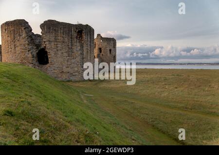 Flint Castle am Ufer der Dee-Mündung in Wales Stockfoto