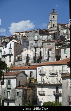 Panoramablick auf Rivello, eine mittelalterliche Stadt in der Region Basilicata, Italien. Stockfoto