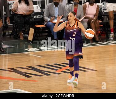 Atlanta, Usa. August 2021. Diana Taurasi (3 Phoenix Mercury) unterrichtet ihre Teamkollegen während des Spiels der Women's National Basketball Association zwischen Atlanta United und Phoenix Mercury in der Gateway Center Arena in Atlanta, Georgia. KEINE KOMMERZIELLE NUTZUNG. Kredit: SPP Sport Pressefoto. /Alamy Live News Stockfoto