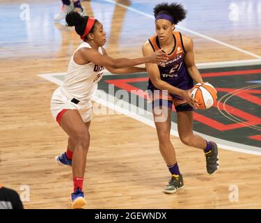 Atlanta, Usa. August 2021. Brianna Turner (21 Phoenix Mercury) spielt den Ball während des Spiels der Women's National Basketball Association zwischen Atlanta United und Phoenix Mercury in der Gateway Center Arena in Atlanta, Georgia. KEINE KOMMERZIELLE NUTZUNG. Kredit: SPP Sport Pressefoto. /Alamy Live News Stockfoto